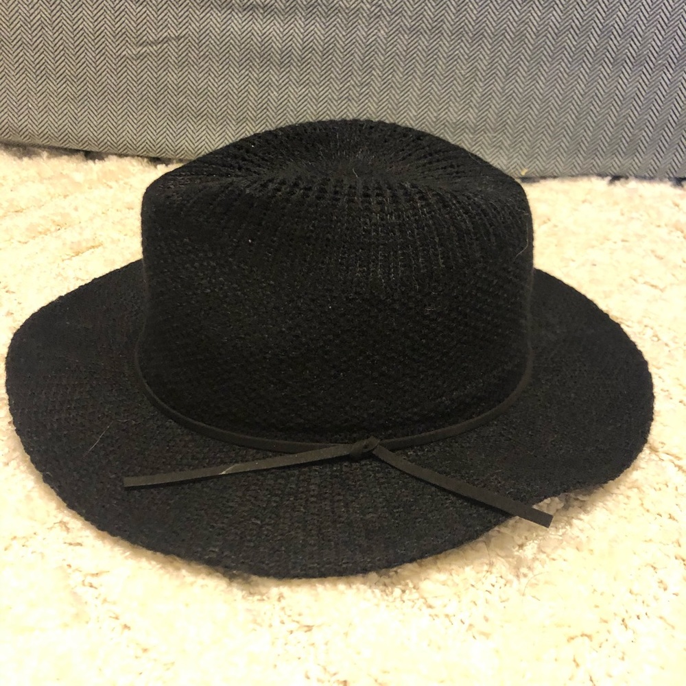 Black cloth hat